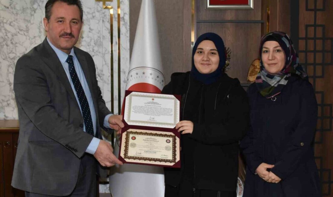 Bilecik’te Şifa Hafızlık Kız Kur’an Kursu’nda hafızlık eğitimini tamamlayan öğrencilere