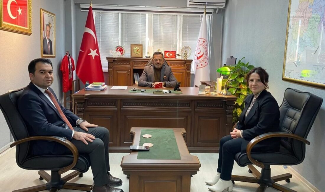 Bilecik Aile ve Sosyal Hizmetler İl Müdürü Nejat İlhan, huzurevinde