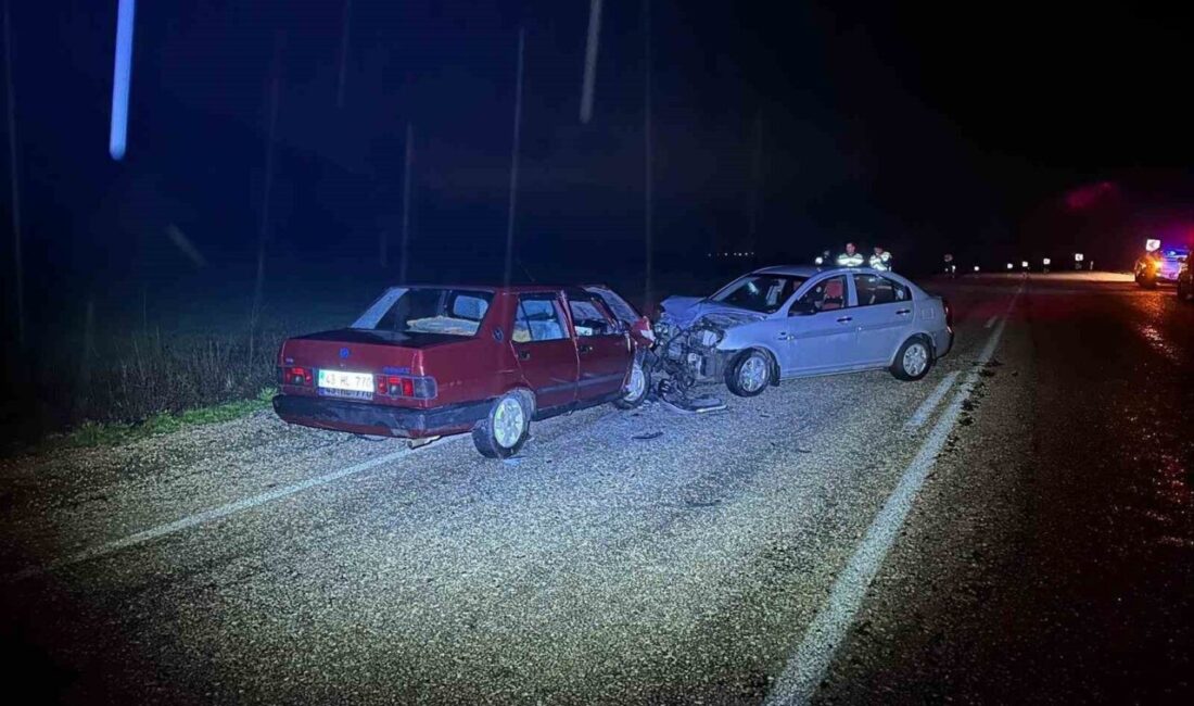 Bilecik’in Gölpazarı ilçesinde iki otomobilin çarpışması sonucu meydana gelen trafik