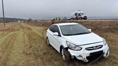 Bilecik’in Söğüt ilçesinde ıslak yol nedeniyle meydana gelen trafik kazasında