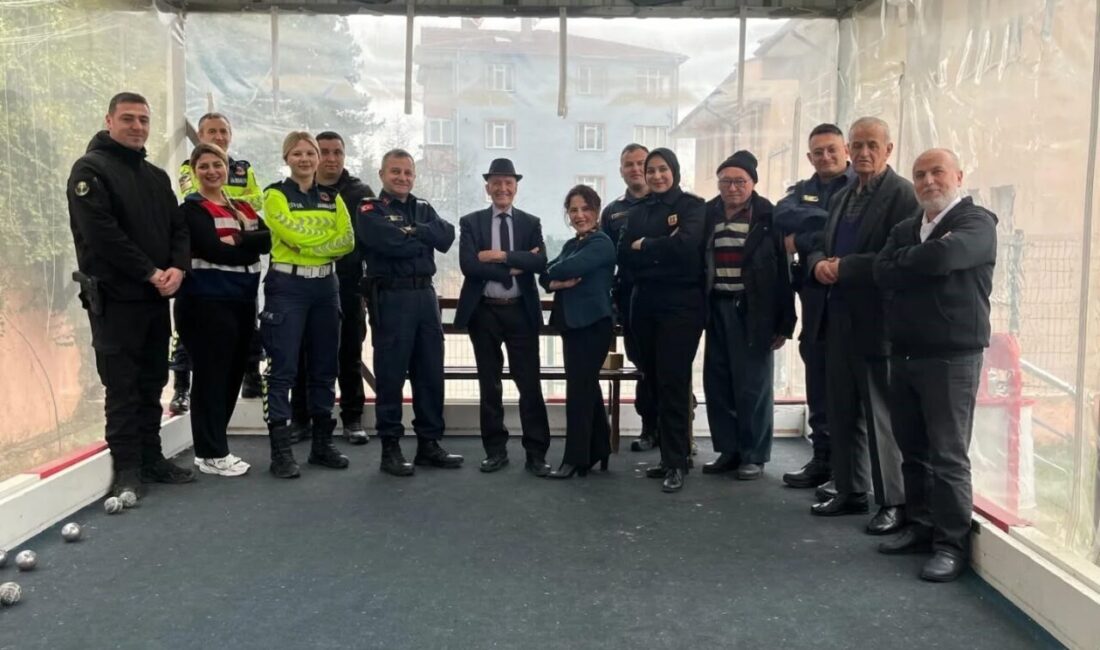 Bilecik İl Jandarma Komutanlığı, ‘Yaşlılara Saygı Haftası’ kapsamında huzurevi sakinleriyle