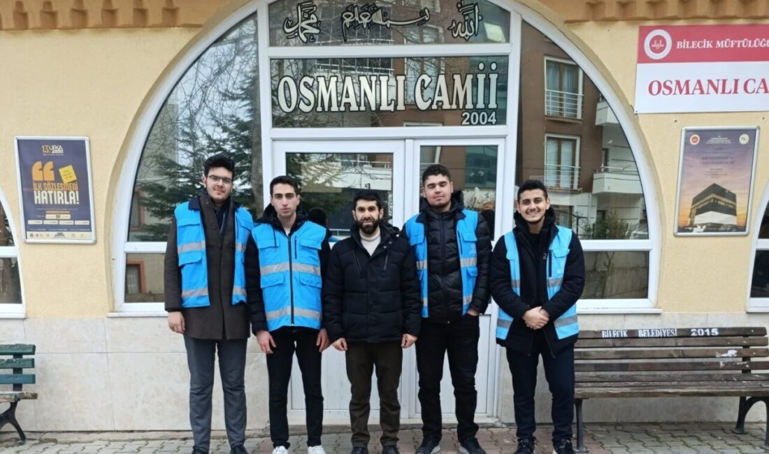 Bilecik’te Kredi ve Yurtlar Kurumu Yurdu (KYK) öğrencileri, camiyi temizledi,