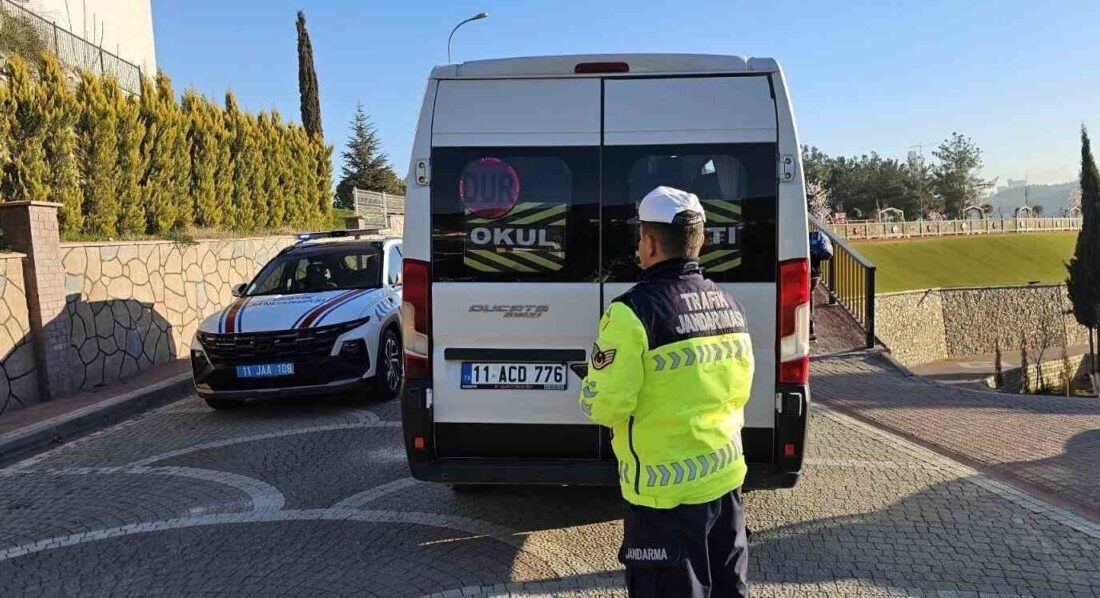 Bilecik’in Vezirhan Beldesi’nde okul servis araçları denetlendi. Bilecik Merkez İlçe