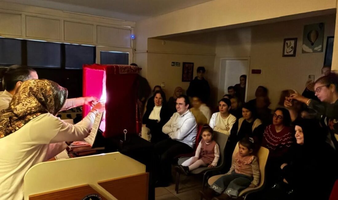 Bilecik’te özel ihtiyaçlı bireyler için Karagöz ve Hacivat gösterisi etkinliği