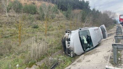 Bilecik’in Osmaneli ilçesinde meydana gelen trafik kazasında, şarampole uçan araçtaki
