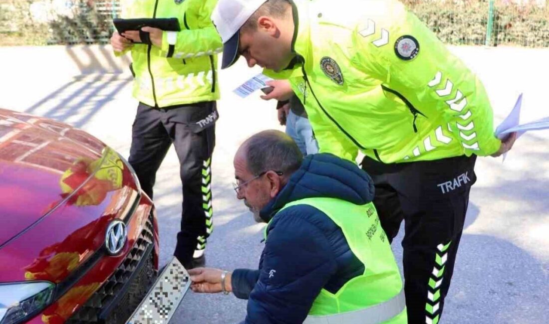Bilecik’in Bozüyük ilçesinde standart dışı plaka kullanımına yönelik denetim ve