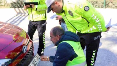 Bilecik’in Bozüyük ilçesinde standart dışı plaka kullanımına yönelik denetim ve