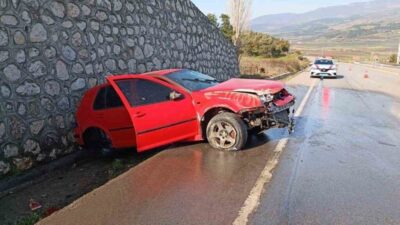 Bilecik’in Osmaneli ilçesinde meydana gelen trafik kazasında 2 kişi yaralandı.