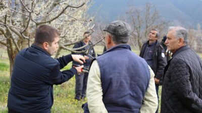 Bilecik’in Bozüyük ilçesine bağlı Kandilli Köyü’nde üreticilere yönelik gübreleme ve