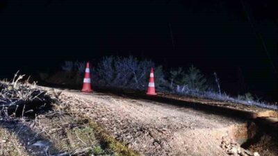 Bilecik’in Bozüyük ilçesinde yağış nedeniyle köy yolu çöktü. Edinilen bilgilere