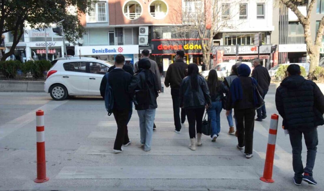 Bilecik’te yaya güvenliğini artırmaya yönelik duba düzenlemesi yapıldı. Bilecik Trafik