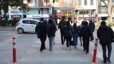 Bilecik’te yaya güvenliğini artırmaya yönelik duba düzenlemesi yapıldı. Bilecik Trafik