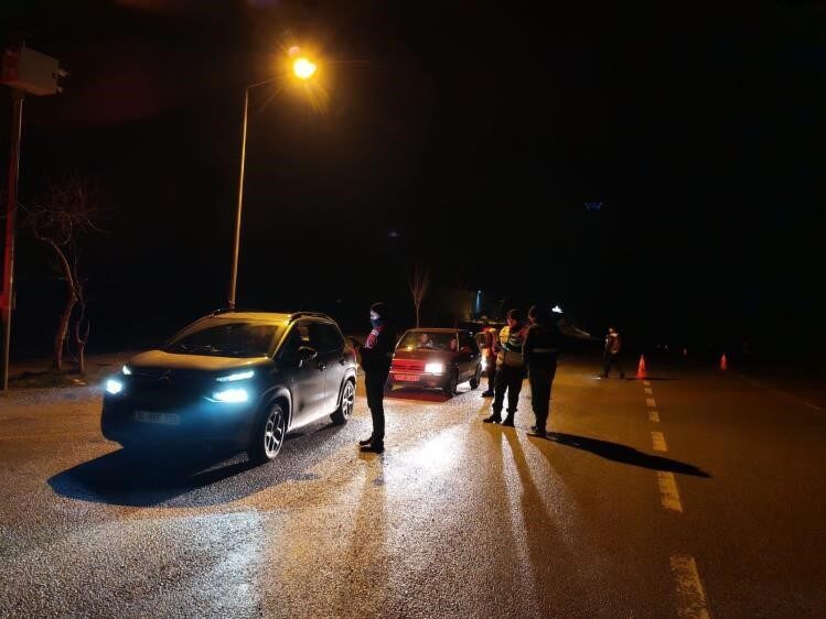 Bilecik’in Bozüyük ilçesinde jandarma ekipleri tarafından gerçekleştirilen yol kontrol faaliyetinde