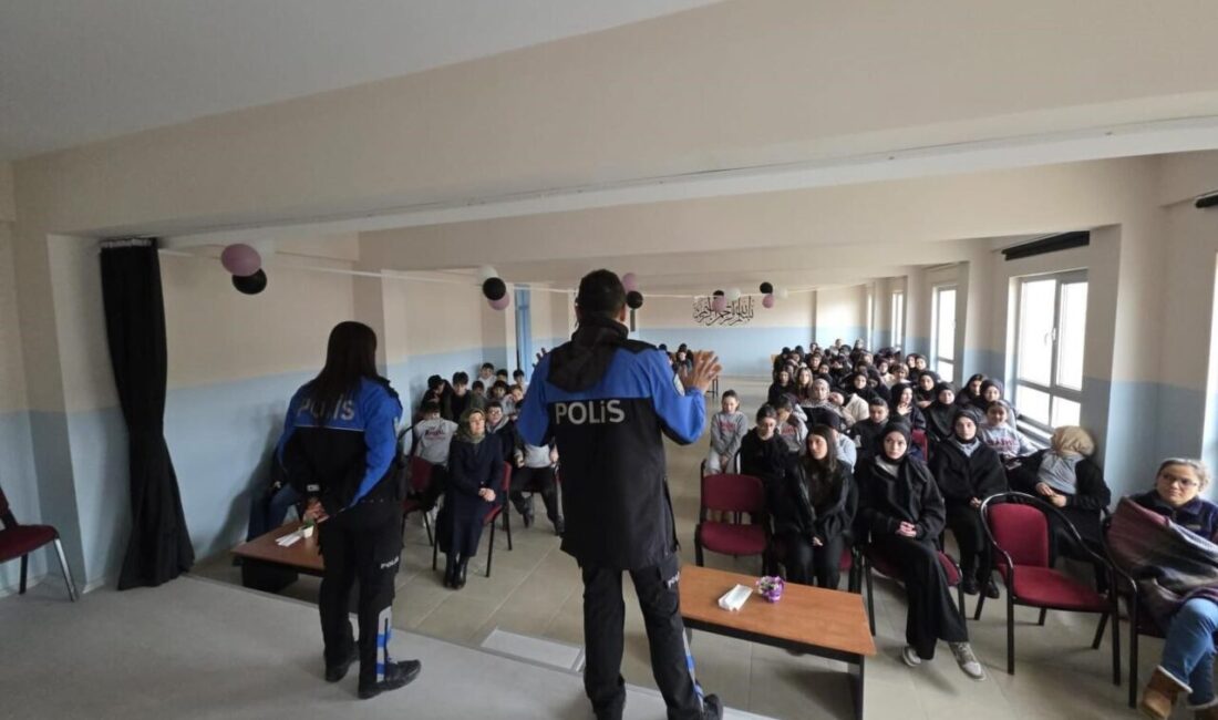 Bilecik’in Bozüyük ilçesinde “Saygıyla Büyür, Sevgiyle Güçleniriz” projesi kapsamında ’Zorbalık