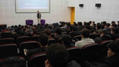 Düzce Belediyesi Bilim Merkezi, her yaştan bilimseveri buluşturmaya, yaptığı etkinliklerle