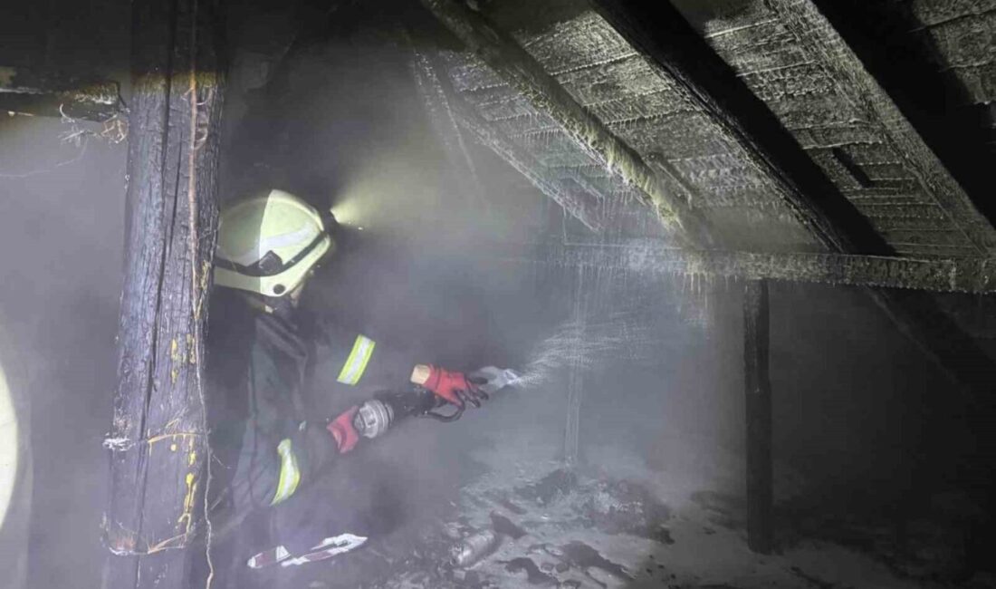 Bolu’nun Dörtdivan ilçesinde soba bacasından çıktığı belirlenen yangında 2 katlı