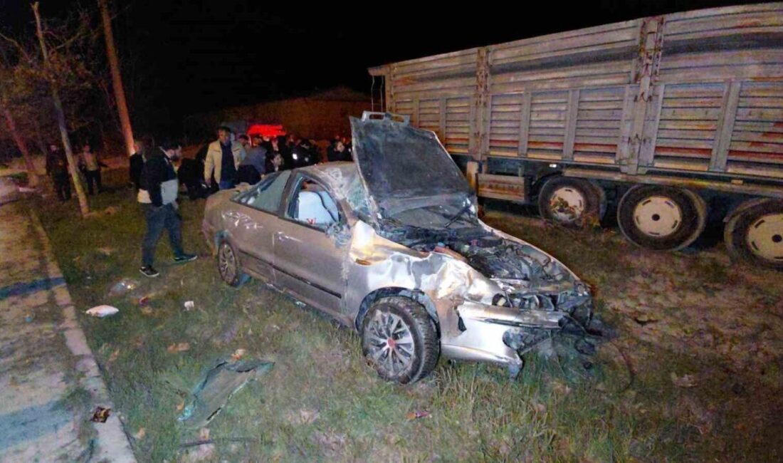 Bolu’nun Mudurnu ilçesinde bölünmüş yolda çarpışan otomobil ile hafif ticari