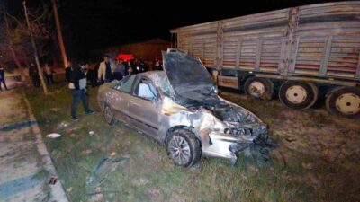 Bolu’nun Mudurnu ilçesinde bölünmüş yolda çarpışan otomobil ile hafif ticari