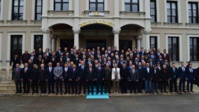 Bolu’da Ramazan Bayramı dolayısıyla valilik binasında geleneksel bayramlaşma programı düzenlendi.