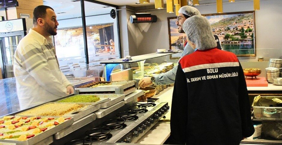 Bolu’da yaklaşan Ramazan Bayramı öncesinde tatlı ve şekerleme üretimi yapan