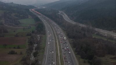Ramazan Bayramı’nın son gününde İstanbul’a dönüş yapan tatilciler, TEM Otoyolu