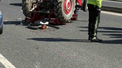 Bolu’da D-100 kara yolunda kontrolden çıkarak devrilen ahşap elektrik direği