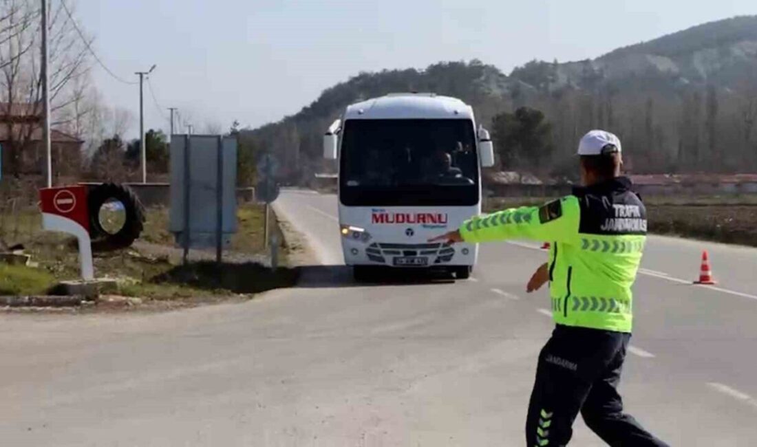 Bolu İl Jandarma Komutanlığı ekipleri, vatandaşların güvenli seyahat etmesini sağlamak