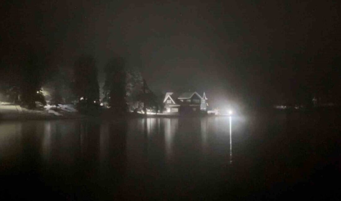Bolu’da her bayram binlerce ziyaretçi ağırlayan Gölcük Tabiat Parkı’nda kar