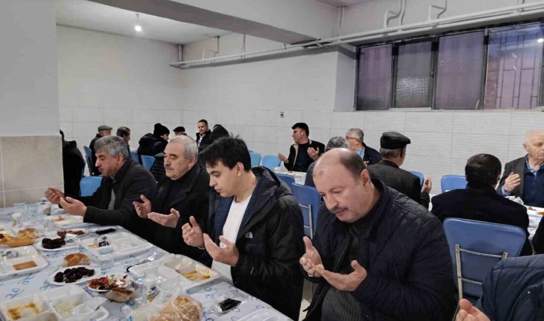 Bozcaarmut Köyü’nde gönülleri buluşturan iftar Bilecik’in Pazaryeri ilçesine bağlı Bozcaarmut Köyü’nde Ramazan ayının birlik ve
