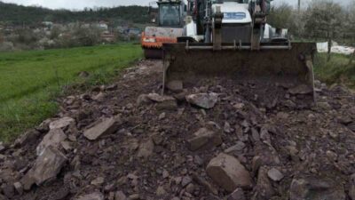 Körfez Kutluca Mahallesi Kıyırlı mevkiinde gerçekleştirilen içme suyu hattı çalışması