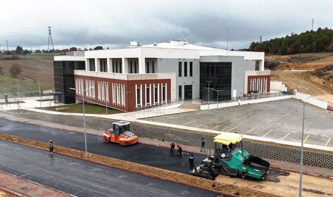 Bilecik Şeyh Edebali Üniversitesi (BŞEÜ) Merkez Kampüsü’nde ulaşım altyapısı güçlendi.