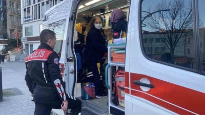 Bolu’da alkollü olduğu iddia edilen bir şahıs, cadde ortasında yüzüne