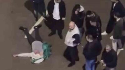 Kocaeli’nin İzmit ilçesinde çıkan kavgada 2 şüpheli, bir kişiyi tekme