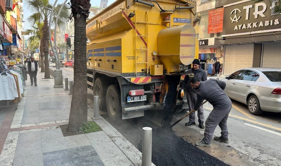 Çayırova’da trafik yoğunluğunun fazla olduğu Fatih Caddesi’nde asfalt yama ve