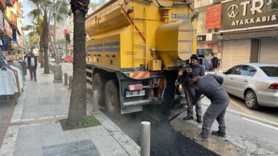 Çayırova’da trafik yoğunluğunun fazla olduğu Fatih Caddesi’nde asfalt yama ve