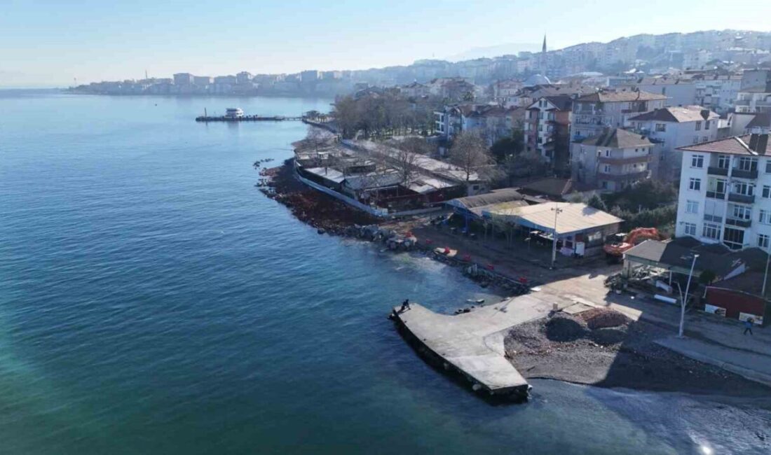 Gölcük’te Değirmendere sahiline, fırtına ve aşırı yağışlarda deniz suyunun taşmasını