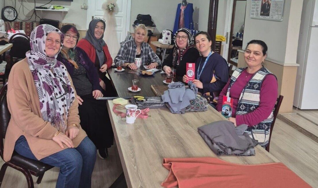 Akçakoca İlçe Sağlık Müdürlüğü, Göktepe Köyü Dikiş Kursu’nda eğitim gören