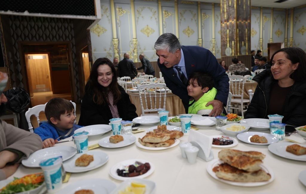 Dilovası Belediyesi tarafından ilçedeki gençlik dernekleri, spor kulüpleri ve çeşitli