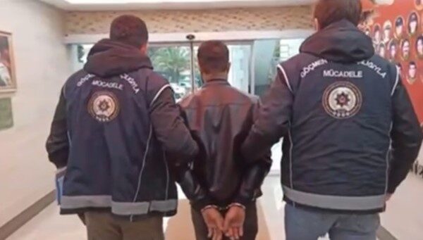 Sakarya’nın Hendek ilçesinde düzenlenen operasyonda, içerisinde 5 düzensiz göçmenin bulunduğu