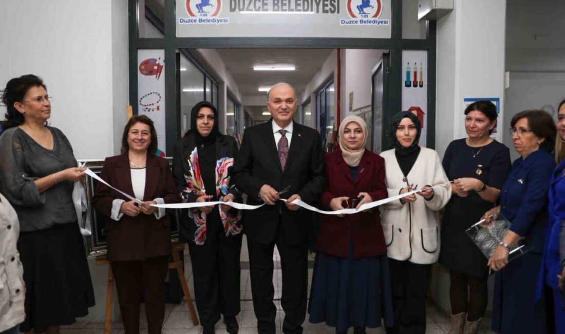 Düzce Belediye Başkanı Dr. Faruk Özlü, BELMEK Resim branşı kursiyerleri