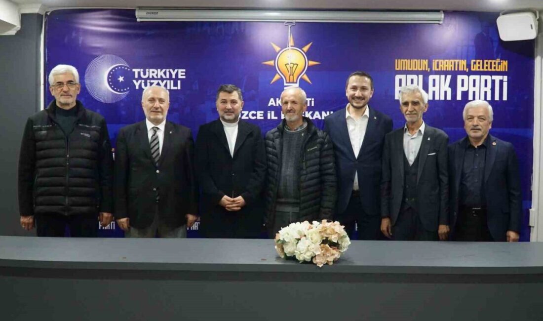 Düzce’de uzun yıllar eğitim camiasına hizmet etmiş emekli öğretmenler AK