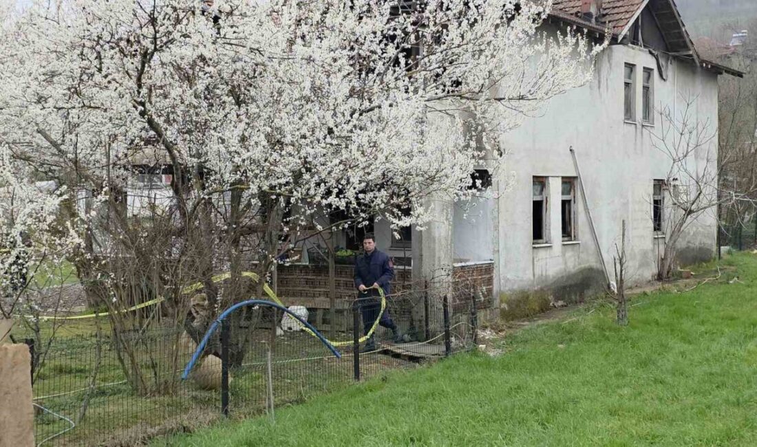 DÜZCE (İHA) – Düzce’de sahur vakti iki katlı evde çıkan