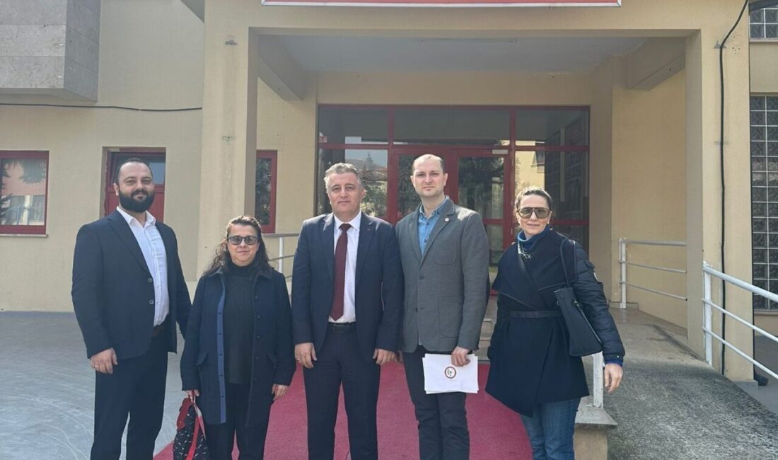 DÜZCE(İHA) – Düzce’de eczacılar, toplumsal dayanışmanın örnek bir çalışmasına imza