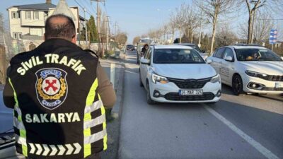 Sakarya’nın Adapazarı ilçesinde dronla yapılan denetimlerde yaklaşık 10 dakikada emniyet