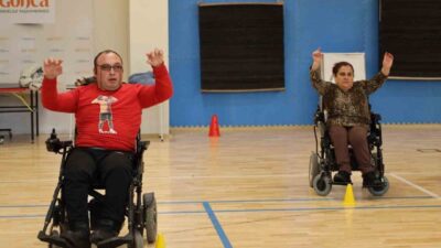 İnternette tanıştıktan sonra çevrelerinin “Engellisin, evlenemezsin” sözlerine kulak tıkayarak hayatlarını