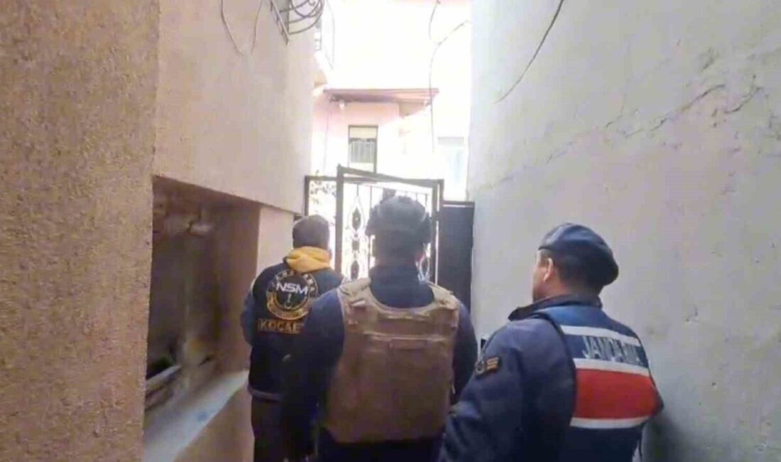 Kocaeli’de jandarma ekiplerince evlere kurulan özel düzeneklerle uyuşturucu yetiştiren şüphelilere