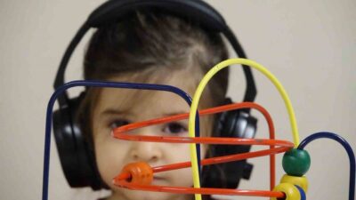 Müzisyen ve akademisyen İlhan Uğur Yazar’ın, otizm tanısı konulan kızıyla