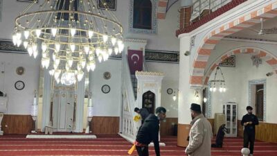 DÜZCE(İHA) – Düzce Hafız Hasan Yurt Müdürlüğü öğrencileri, Fetih Camii’nde