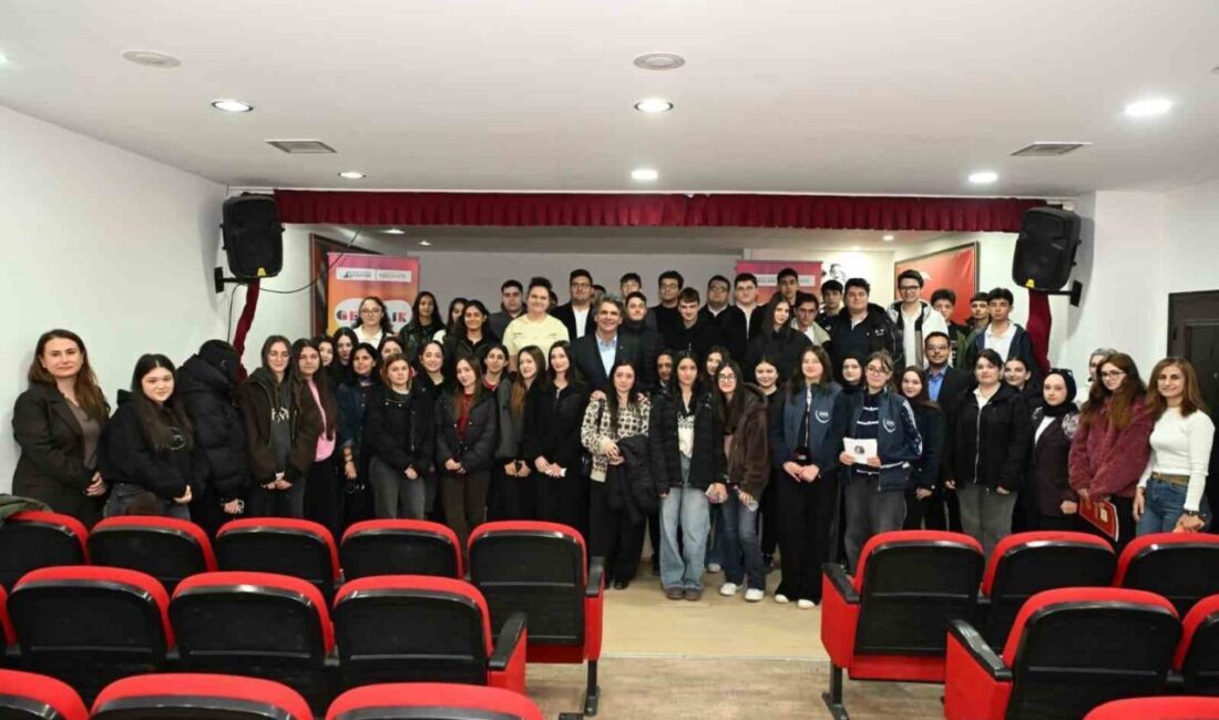 Lise öğrencileriyle bir araya gelen Kartepe Belediye Başkanı Mustafa Kocaman,