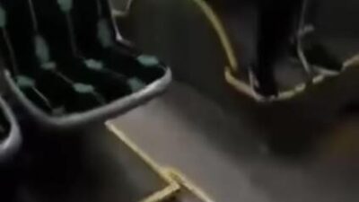 Kocaeli’de seyir halindeki halk otobüsünde bir şahsın uygunsuz davranışları kameraya